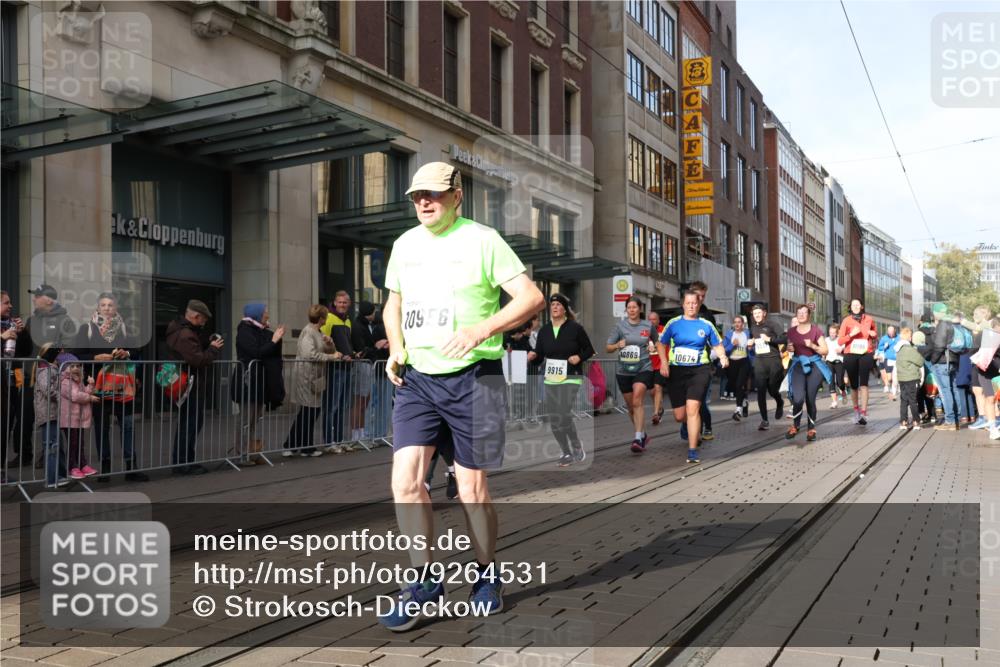05.10.2025 - 20. swb-Marathon Bremen Strokosch-Dieckow http://msf.ph/oto/9264531 05.10.2025 11:04:15 Ziel 8111, 9394, 9532, 9610, 9623, 9750, 9765, 9771, 9812, 9915, 10278, 10422, 10439, 10451, 10483, 10485, 10531, 10532, 10557, 10674, 10678, 10869, 10956, 10964, 11035, 11044, 11196, 11427, 11542, 11546, 11615, 11704, 8111, 9394, 9532, 9610, 9623, 9750, 9765, 9771, 9812, 9915, 10278, 10422, 10439, 10451, 10483, 10485, 10531, 10532, 10557, 10674, 10678, 10869, 10956, 10964, 11035, 11044, 11196, 11427, 11542, 11546 meine-sportfotos.de