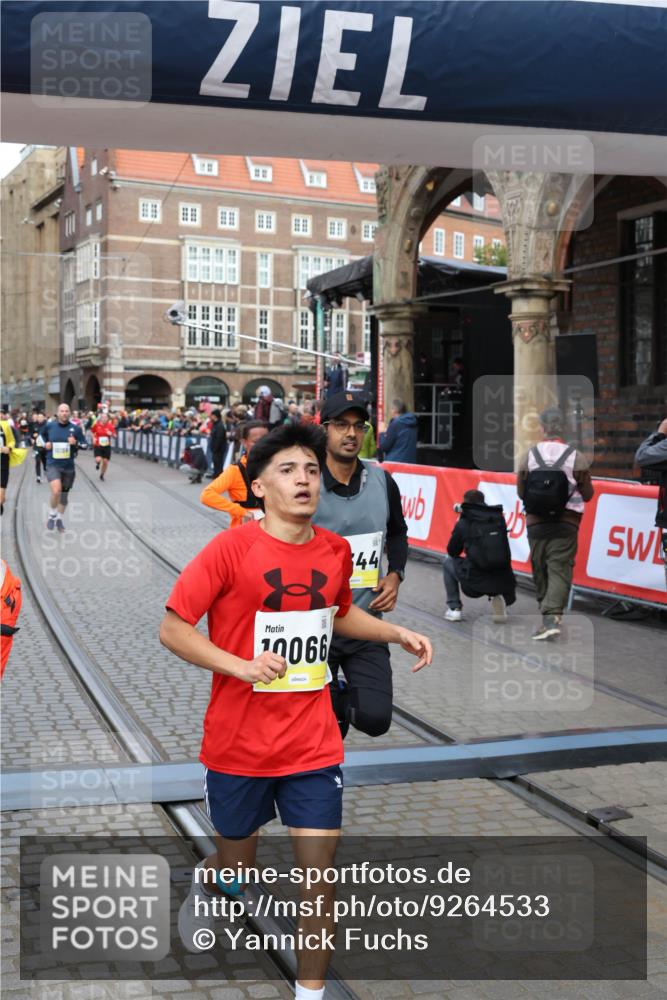 05.10.2025 - 20. swb-Marathon Bremen Yannick Fuchs http://msf.ph/oto/9264533 05.10.2025 10:50:36 Ziel 8866, 9337, 9740, 10066, 10199, 10537, 10638, 11022, 11239, 11241, 11254, 11298, 11344, 11460, 11531, 11660, 11740 meine-sportfotos.de