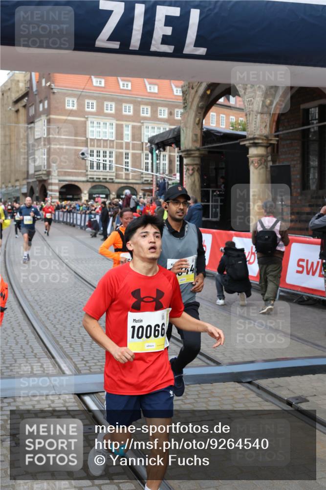 05.10.2025 - 20. swb-Marathon Bremen Yannick Fuchs http://msf.ph/oto/9264540 05.10.2025 10:50:36 Ziel 8866, 9337, 9740, 10066, 10199, 10537, 10638, 11022, 11239, 11241, 11254, 11298, 11344, 11460, 11531, 11660, 11740 meine-sportfotos.de