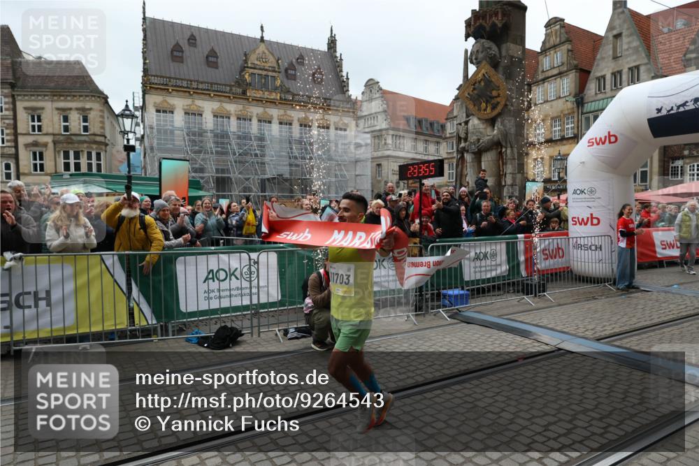 05.10.2025 - 20. swb-Marathon Bremen Yannick Fuchs http://msf.ph/oto/9264543 05.10.2025 12:04:45 Ziel 11703 meine-sportfotos.de