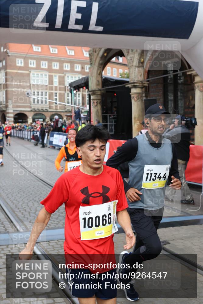 05.10.2025 - 20. swb-Marathon Bremen Yannick Fuchs http://msf.ph/oto/9264547 05.10.2025 10:50:36 Ziel 8866, 9337, 9740, 10066, 10199, 10537, 10638, 11022, 11239, 11241, 11254, 11298, 11344, 11460, 11531, 11660, 11740 meine-sportfotos.de