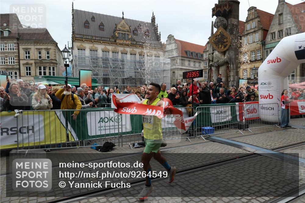 05.10.2025 - 20. swb-Marathon Bremen Yannick Fuchs http://msf.ph/oto/9264549 05.10.2025 12:04:45 Ziel 11703 meine-sportfotos.de