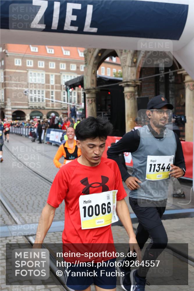 05.10.2025 - 20. swb-Marathon Bremen Yannick Fuchs http://msf.ph/oto/9264557 05.10.2025 10:50:36 Ziel 8866, 9337, 9740, 10066, 10199, 10537, 10638, 11022, 11239, 11241, 11254, 11298, 11344, 11460, 11531, 11660, 11740 meine-sportfotos.de
