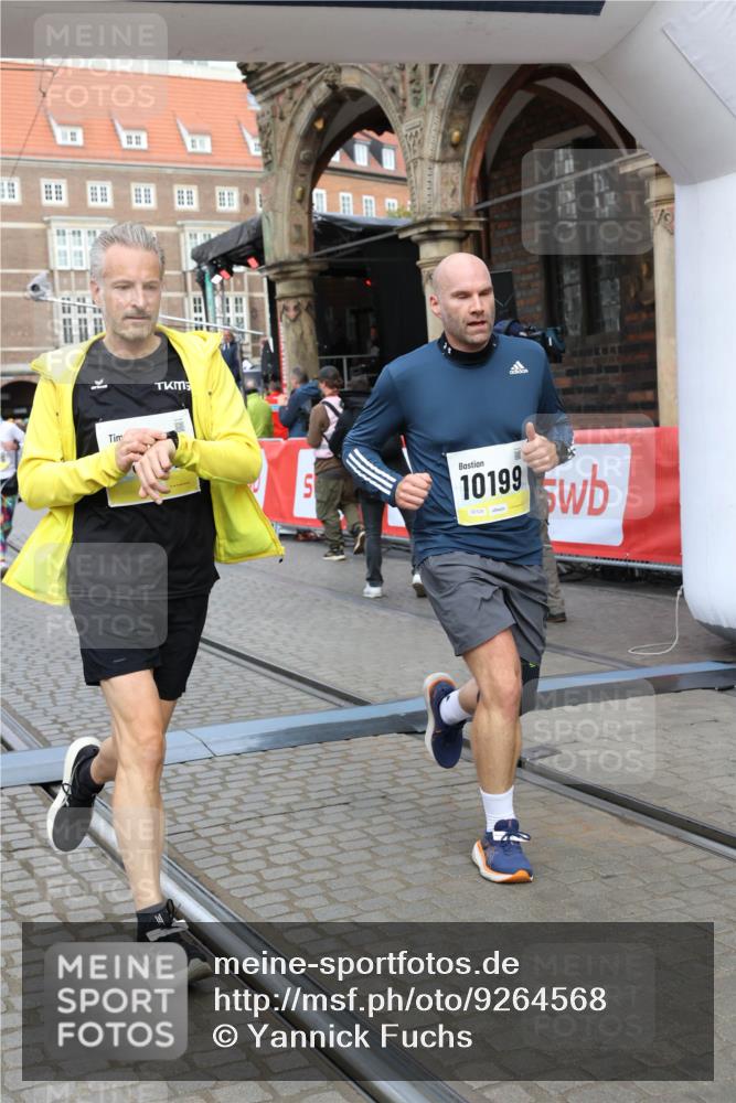 05.10.2025 - 20. swb-Marathon Bremen Yannick Fuchs http://msf.ph/oto/9264568 05.10.2025 10:50:39 Ziel 9267, 9299, 9337, 9986, 10066, 10199, 10251, 10638, 11239, 11241, 11254, 11298, 11344, 11466, 11531, 11660, 11740 meine-sportfotos.de