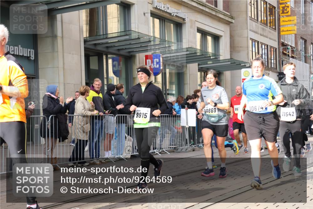 05.10.2025 - 20. swb-Marathon Bremen Strokosch-Dieckow http://msf.ph/oto/9264569 05.10.2025 11:04:16 Ziel 8111, 9394, 9532, 9610, 9623, 9750, 9765, 9771, 9812, 9915, 9927, 10278, 10422, 10439, 10451, 10483, 10485, 10531, 10532, 10557, 10674, 10869, 10956, 10964, 11035, 11044, 11196, 11427, 11542, 11546, 11615, 11704, 8111, 9394, 9532, 9610, 9623, 9750, 9765, 9771, 9812, 9915, 9927, 10278, 10422, 10439, 10451, 10483, 10485, 10531, 10532, 10557, 10674, 10869, 10956, 10964, 11035, 11044, 11196, 11427, 11542, 11546 meine-sportfotos.de