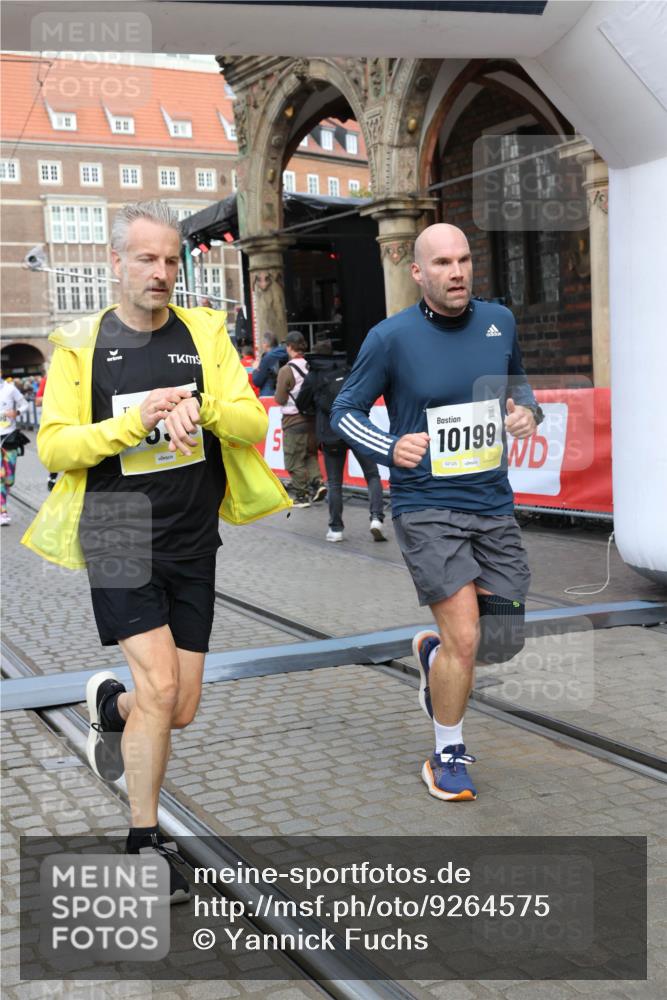 05.10.2025 - 20. swb-Marathon Bremen Yannick Fuchs http://msf.ph/oto/9264575 05.10.2025 10:50:40 Ziel 9267, 9299, 9337, 9986, 10066, 10199, 10251, 10638, 11239, 11241, 11344, 11466, 11660, 11740 meine-sportfotos.de