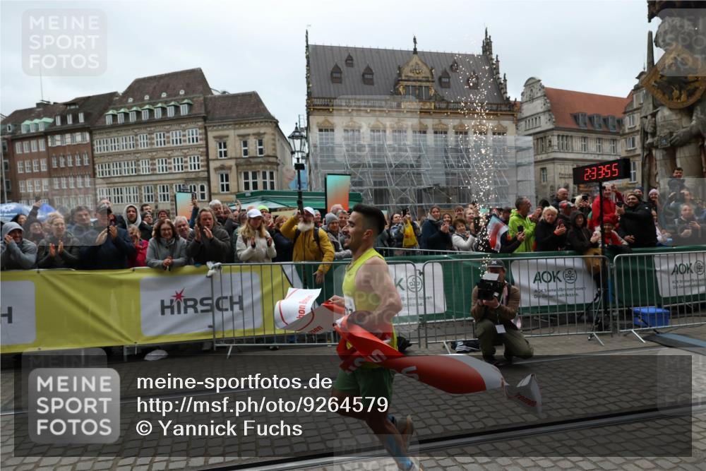 05.10.2025 - 20. swb-Marathon Bremen Yannick Fuchs http://msf.ph/oto/9264579 05.10.2025 12:04:45 Ziel 11703 meine-sportfotos.de