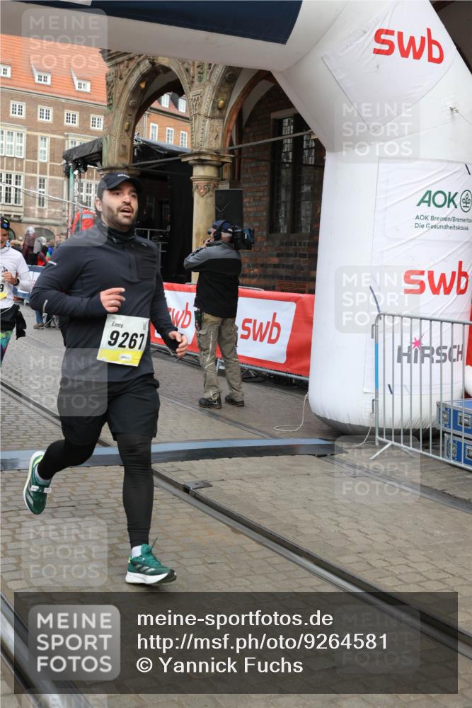 05.10.2025 - 20. swb-Marathon Bremen Yannick Fuchs http://msf.ph/oto/9264581 05.10.2025 10:50:41 Ziel 9267, 9299, 9337, 9986, 10066, 10199, 10251, 10638, 11239, 11241, 11344, 11466, 11660 meine-sportfotos.de
