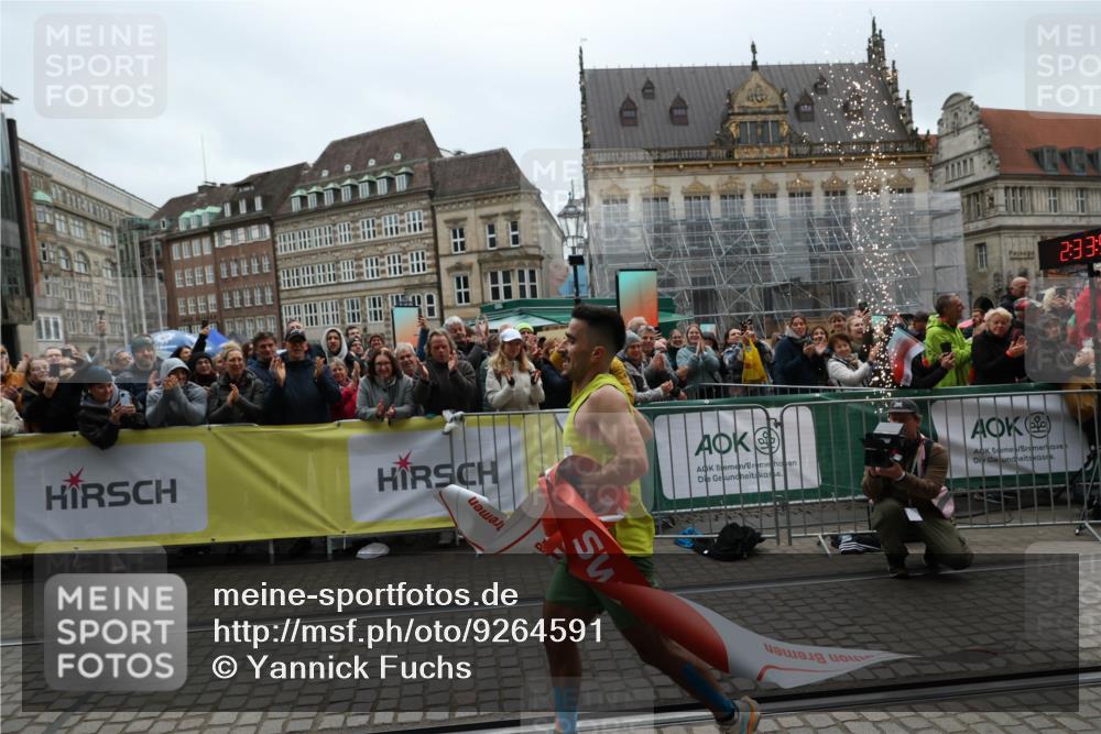 05.10.2025 - 20. swb-Marathon Bremen Yannick Fuchs http://msf.ph/oto/9264591 05.10.2025 12:04:45 Ziel 11703 meine-sportfotos.de