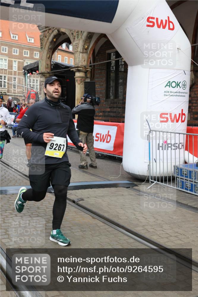 05.10.2025 - 20. swb-Marathon Bremen Yannick Fuchs http://msf.ph/oto/9264595 05.10.2025 10:50:41 Ziel 9267, 9299, 9337, 9986, 10066, 10199, 10251, 10638, 11239, 11241, 11344, 11466, 11660 meine-sportfotos.de