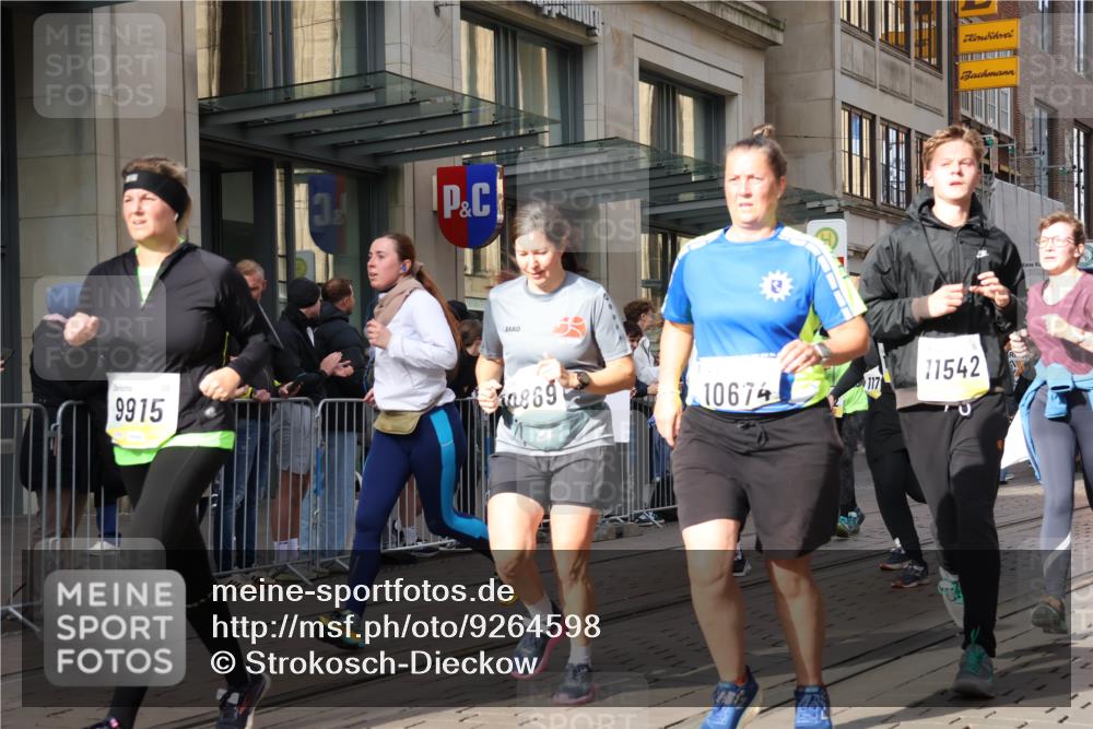 05.10.2025 - 20. swb-Marathon Bremen Strokosch-Dieckow http://msf.ph/oto/9264598 05.10.2025 11:04:16 Ziel 8111, 9394, 9532, 9610, 9623, 9750, 9765, 9771, 9812, 9915, 9927, 10278, 10422, 10439, 10451, 10483, 10485, 10531, 10532, 10557, 10674, 10869, 10956, 10964, 11035, 11044, 11196, 11427, 11542, 11546, 11615, 11704, 8111, 9394, 9532, 9610, 9623, 9750, 9765, 9771, 9812, 9915, 9927, 10278, 10422, 10439, 10451, 10483, 10485, 10531, 10532, 10557, 10674, 10869, 10956, 10964, 11035, 11044, 11196, 11427, 11542, 11546 meine-sportfotos.de