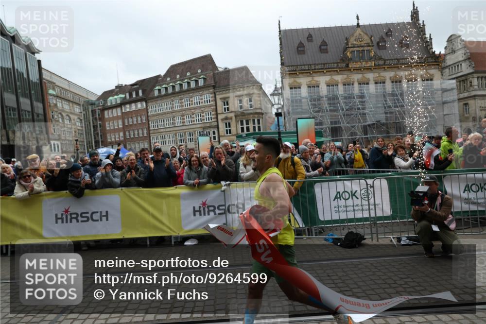 05.10.2025 - 20. swb-Marathon Bremen Yannick Fuchs http://msf.ph/oto/9264599 05.10.2025 12:04:45 Ziel 11703 meine-sportfotos.de