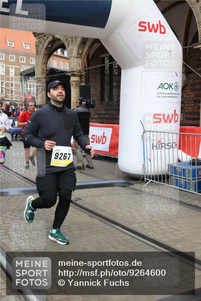 05.10.2025 - 20. swb-Marathon Bremen Yannick Fuchs http://msf.ph/oto/9264600 05.10.2025 10:50:42 Ziel 9267, 9299, 9337, 9578, 9986, 10199, 10251, 11344, 11466, 11660 meine-sportfotos.de