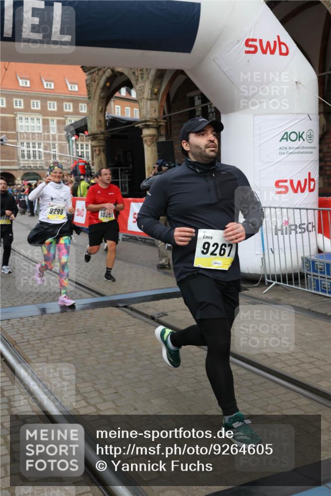 05.10.2025 - 20. swb-Marathon Bremen Yannick Fuchs http://msf.ph/oto/9264605 05.10.2025 10:50:42 Ziel 9267, 9299, 9337, 9578, 9986, 10199, 10251, 11344, 11466, 11660 meine-sportfotos.de