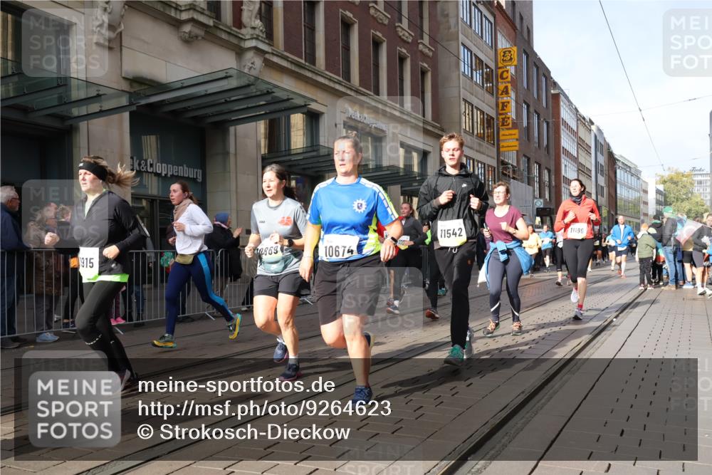 05.10.2025 - 20. swb-Marathon Bremen Strokosch-Dieckow http://msf.ph/oto/9264623 05.10.2025 11:04:17 Ziel 8111, 9394, 9532, 9610, 9623, 9750, 9765, 9771, 9812, 9915, 9927, 10278, 10422, 10439, 10451, 10483, 10485, 10531, 10532, 10557, 10674, 10869, 10956, 10964, 11035, 11044, 11196, 11427, 11542, 11546, 11615, 11704, 8111, 9394, 9532, 9610, 9623, 9750, 9765, 9771, 9812, 9915, 9927, 10278, 10422, 10439, 10451, 10483, 10485, 10531, 10532, 10557, 10674, 10869, 10956, 10964, 11035, 11044, 11196, 11427, 11542, 11546 meine-sportfotos.de