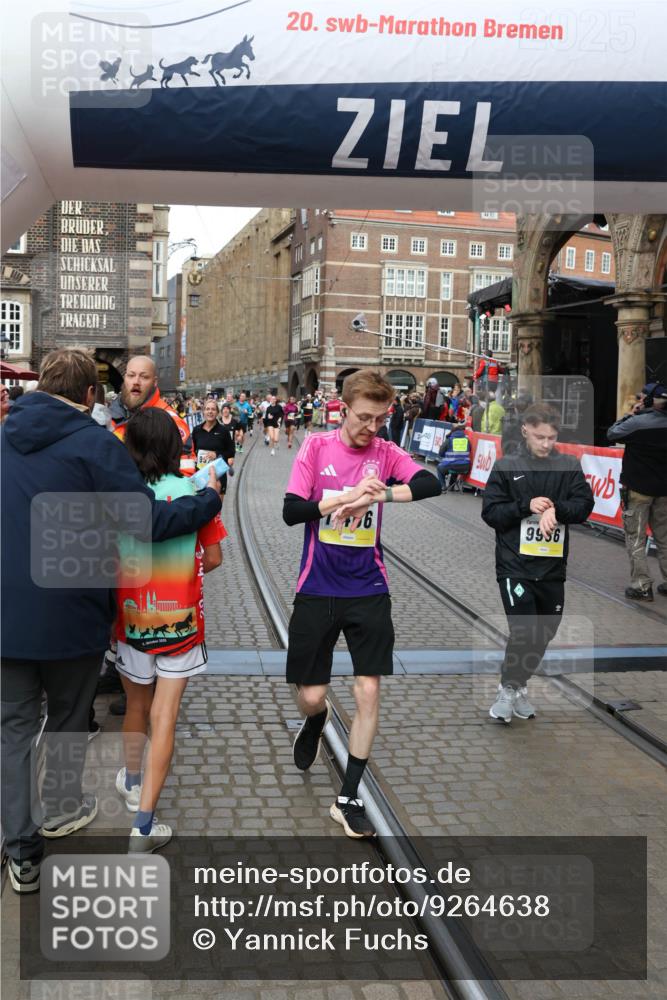 05.10.2025 - 20. swb-Marathon Bremen Yannick Fuchs http://msf.ph/oto/9264638 05.10.2025 10:50:43 Ziel 9267, 9299, 9337, 9578, 9986, 10199, 10251, 11062, 11466, 11660 meine-sportfotos.de