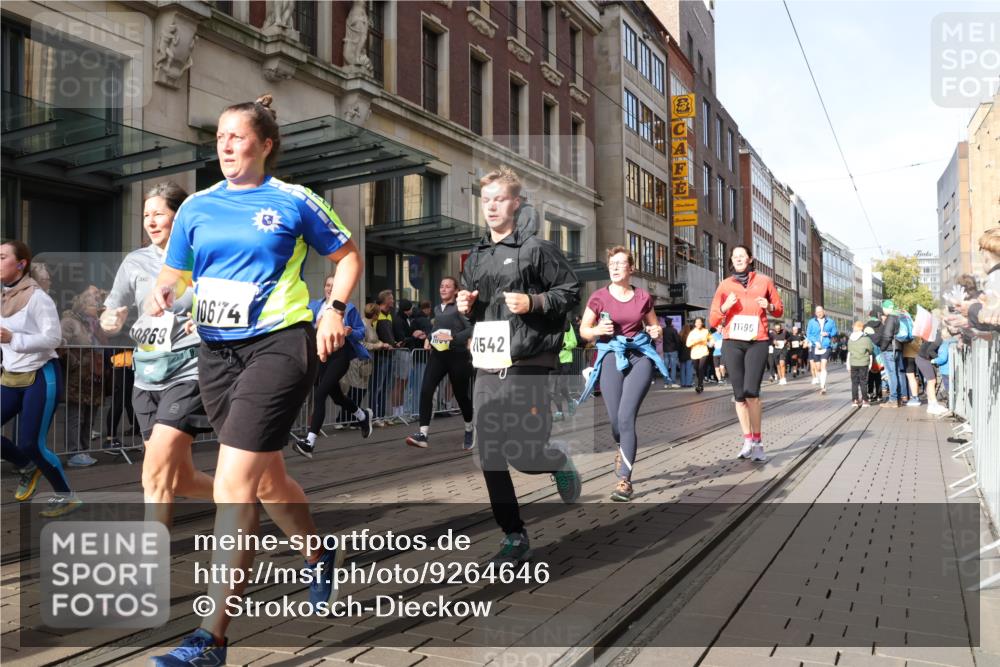 05.10.2025 - 20. swb-Marathon Bremen Strokosch-Dieckow http://msf.ph/oto/9264646 05.10.2025 11:04:17 Ziel 8111, 9394, 9532, 9610, 9623, 9750, 9765, 9771, 9812, 9915, 9927, 10278, 10422, 10439, 10451, 10483, 10485, 10531, 10532, 10557, 10674, 10869, 10956, 10964, 11035, 11044, 11196, 11427, 11542, 11546, 11615, 11704, 8111, 9394, 9532, 9610, 9623, 9750, 9765, 9771, 9812, 9915, 9927, 10278, 10422, 10439, 10451, 10483, 10485, 10531, 10532, 10557, 10674, 10869, 10956, 10964, 11035, 11044, 11196, 11427, 11542, 11546 meine-sportfotos.de