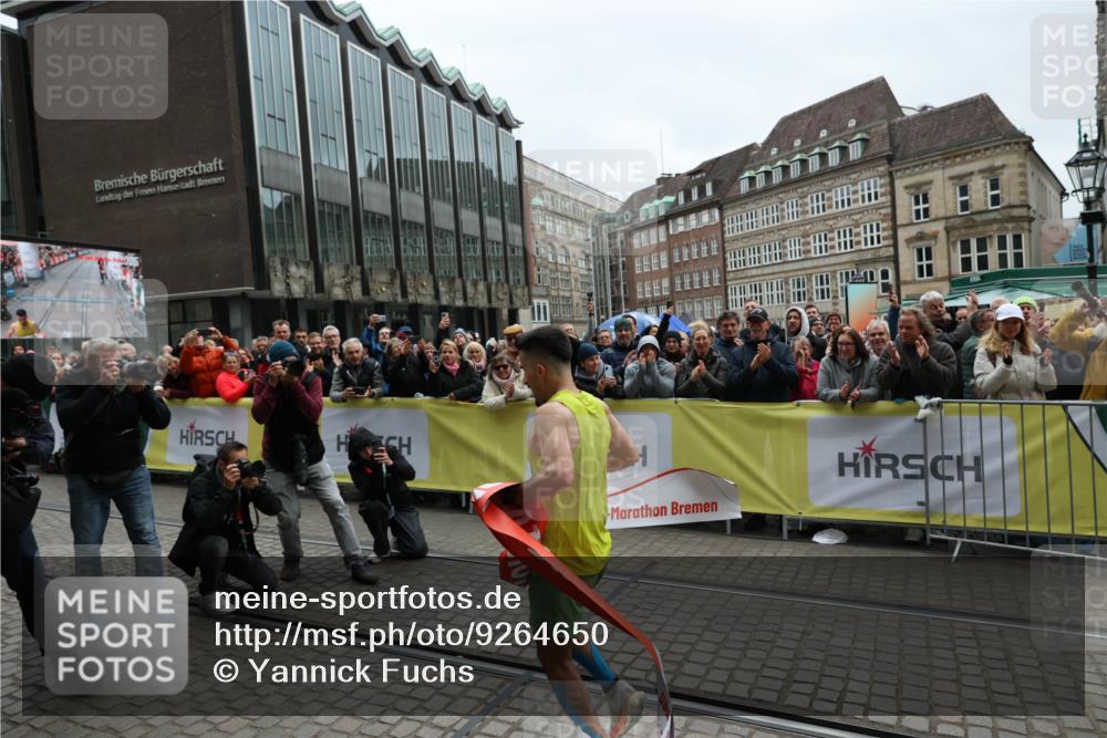 05.10.2025 - 20. swb-Marathon Bremen Yannick Fuchs http://msf.ph/oto/9264650 05.10.2025 12:04:46 Ziel 11703 meine-sportfotos.de