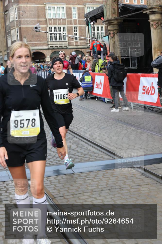 05.10.2025 - 20. swb-Marathon Bremen Yannick Fuchs http://msf.ph/oto/9264654 05.10.2025 10:50:47 Ziel 9230, 9267, 9299, 9578, 9832, 9986, 10251, 11062, 11451, 11466, 11661 meine-sportfotos.de