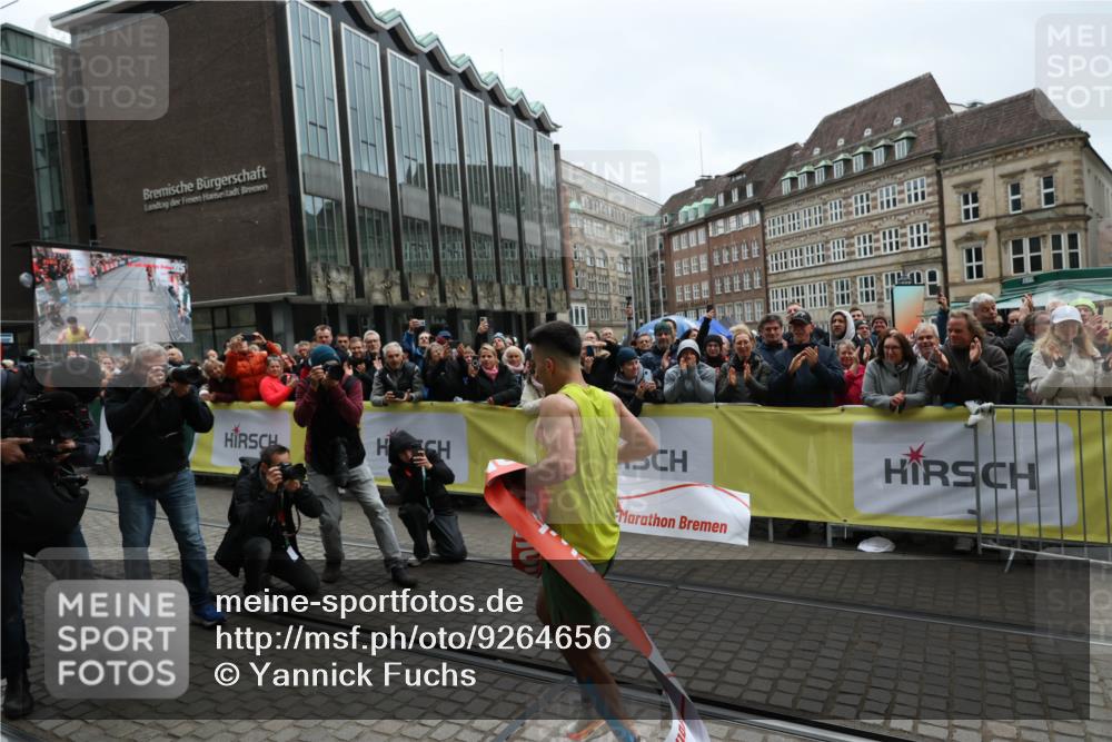 05.10.2025 - 20. swb-Marathon Bremen Yannick Fuchs http://msf.ph/oto/9264656 05.10.2025 12:04:46 Ziel 11703 meine-sportfotos.de