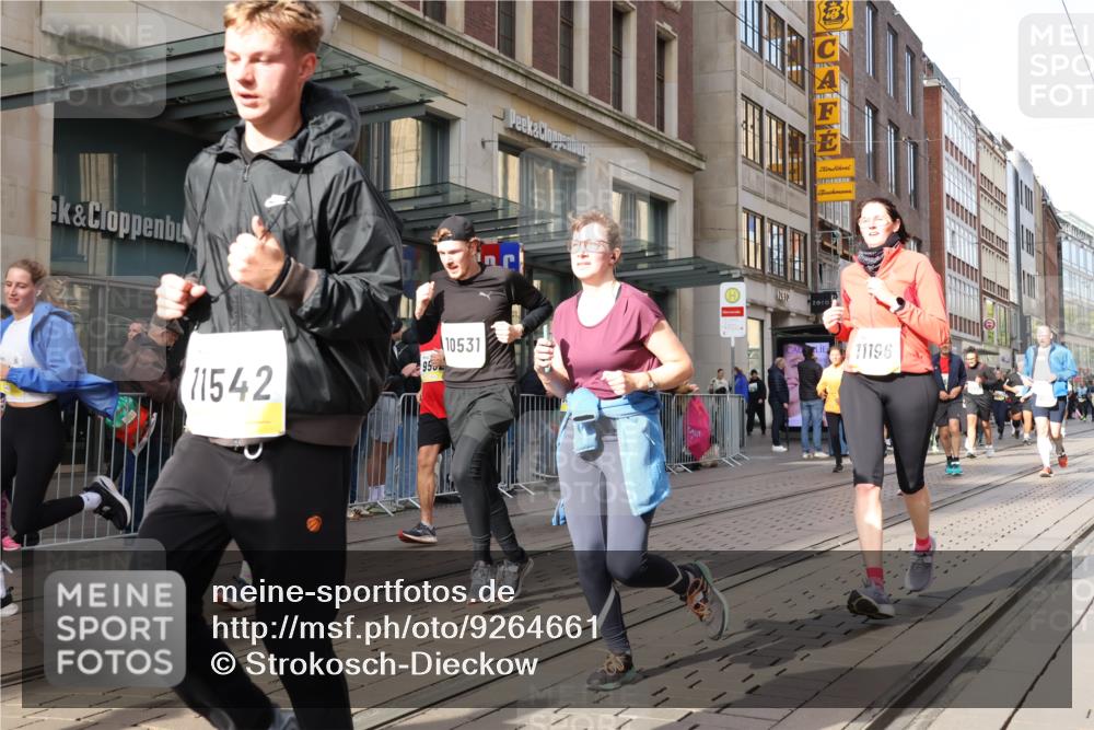 05.10.2025 - 20. swb-Marathon Bremen Strokosch-Dieckow http://msf.ph/oto/9264661 05.10.2025 11:04:18 Ziel 8111, 9394, 9532, 9610, 9623, 9750, 9765, 9771, 9812, 9915, 9927, 10278, 10422, 10439, 10451, 10483, 10485, 10531, 10532, 10557, 10674, 10869, 10956, 10964, 11035, 11044, 11196, 11427, 11542, 11546, 11615, 11704, 8111, 9394, 9532, 9610, 9623, 9750, 9765, 9771, 9812, 9915, 9927, 10278, 10422, 10439, 10451, 10483, 10485, 10531, 10532, 10557, 10674, 10869, 10956, 10964, 11035, 11044, 11196, 11427, 11542, 11546 meine-sportfotos.de