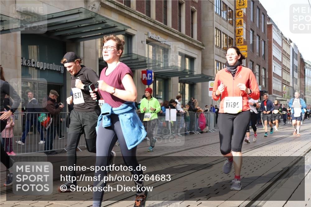 05.10.2025 - 20. swb-Marathon Bremen Strokosch-Dieckow http://msf.ph/oto/9264683 05.10.2025 11:04:18 Ziel 8111, 9394, 9532, 9610, 9623, 9750, 9765, 9771, 9812, 9915, 9927, 10278, 10422, 10439, 10451, 10483, 10485, 10531, 10532, 10557, 10674, 10869, 10956, 10964, 11035, 11044, 11196, 11427, 11542, 11546, 11615, 11704, 8111, 9394, 9532, 9610, 9623, 9750, 9765, 9771, 9812, 9915, 9927, 10278, 10422, 10439, 10451, 10483, 10485, 10531, 10532, 10557, 10674, 10869, 10956, 10964, 11035, 11044, 11196, 11427, 11542, 11546 meine-sportfotos.de