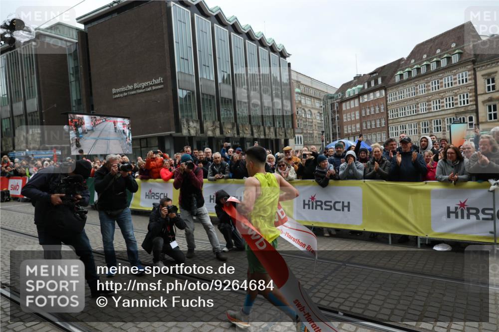 05.10.2025 - 20. swb-Marathon Bremen Yannick Fuchs http://msf.ph/oto/9264684 05.10.2025 12:04:46 Ziel 11703 meine-sportfotos.de