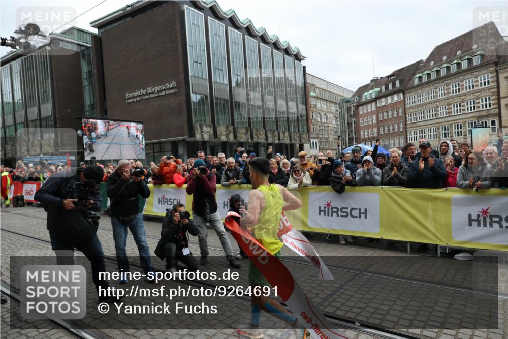 05.10.2025 - 20. swb-Marathon Bremen Yannick Fuchs http://msf.ph/oto/9264691 05.10.2025 12:04:46 Ziel 11703 meine-sportfotos.de