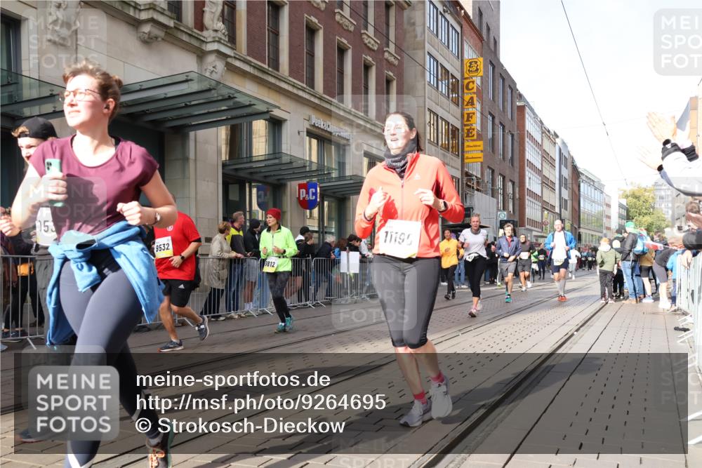 05.10.2025 - 20. swb-Marathon Bremen Strokosch-Dieckow http://msf.ph/oto/9264695 05.10.2025 11:04:19 Ziel 8111, 9394, 9532, 9610, 9623, 9750, 9765, 9771, 9812, 9915, 9927, 10278, 10422, 10439, 10451, 10483, 10485, 10531, 10532, 10557, 10674, 10869, 10956, 10964, 11035, 11044, 11196, 11427, 11542, 11546, 11615, 11704, 8111, 9394, 9532, 9610, 9623, 9750, 9765, 9771, 9812, 9915, 9927, 10278, 10422, 10439, 10451, 10483, 10485, 10531, 10532, 10557, 10674, 10869, 10956, 10964, 11035, 11044, 11196, 11427, 11542, 11546 meine-sportfotos.de