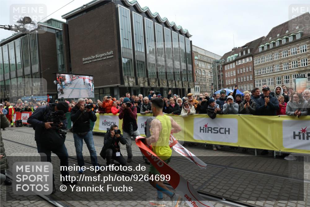 05.10.2025 - 20. swb-Marathon Bremen Yannick Fuchs http://msf.ph/oto/9264699 05.10.2025 12:04:46 Ziel 11703 meine-sportfotos.de