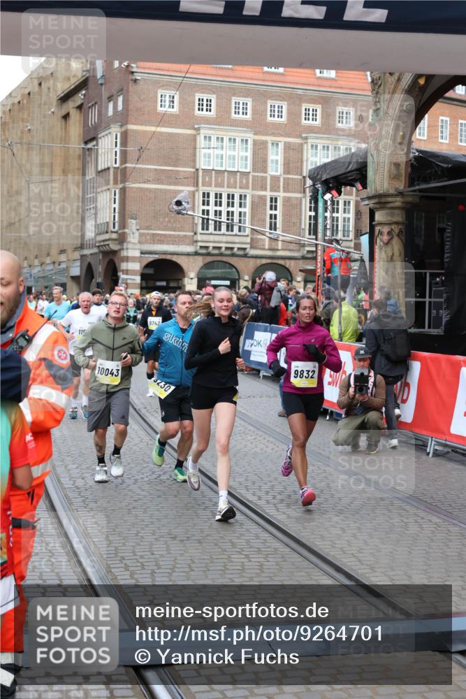 05.10.2025 - 20. swb-Marathon Bremen Yannick Fuchs http://msf.ph/oto/9264701 05.10.2025 10:50:49 Ziel 9230, 9299, 9578, 9832, 9969, 9986, 10043, 10251, 11062, 11451, 11466, 11543, 11661 meine-sportfotos.de