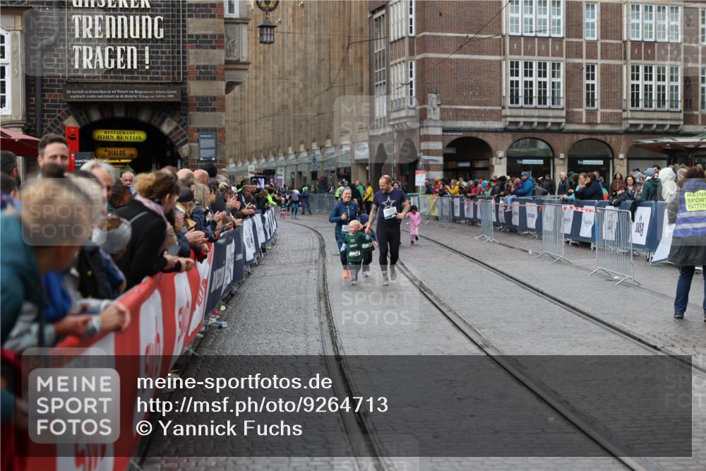 05.10.2025 - 20. swb-Marathon Bremen Yannick Fuchs http://msf.ph/oto/9264713 05.10.2025 15:25:13 Ziel  meine-sportfotos.de