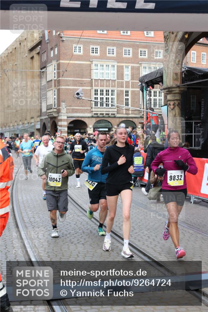 05.10.2025 - 20. swb-Marathon Bremen Yannick Fuchs http://msf.ph/oto/9264724 05.10.2025 10:50:50 Ziel 9230, 9578, 9658, 9742, 9832, 9969, 10043, 10279, 10479, 11062, 11451, 11543, 11661 meine-sportfotos.de