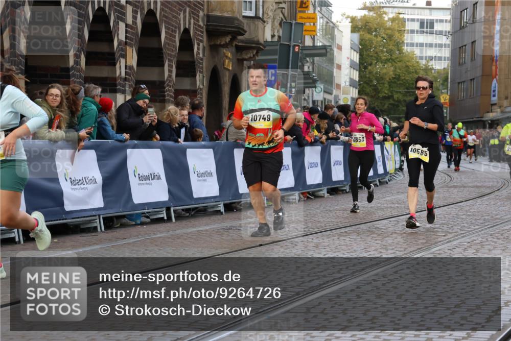 05.10.2025 - 20. swb-Marathon Bremen Strokosch-Dieckow http://msf.ph/oto/9264726 05.10.2025 11:07:32 Ziel 9306, 9780, 10037, 10585, 10650, 10749, 10776, 10854, 11159, 11262, 11584 meine-sportfotos.de