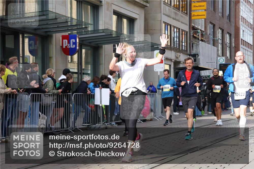 05.10.2025 - 20. swb-Marathon Bremen Strokosch-Dieckow http://msf.ph/oto/9264728 05.10.2025 11:04:20 Ziel 8111, 9394, 9532, 9610, 9623, 9750, 9765, 9771, 9812, 9866, 9915, 9927, 10278, 10422, 10439, 10451, 10483, 10485, 10531, 10532, 10557, 10674, 10869, 10956, 10964, 11035, 11044, 11196, 11315, 11427, 11542, 11546, 11615, 11704, 8111, 9394, 9532, 9610, 9623, 9750, 9765, 9771, 9812, 9866, 9915, 9927, 10278, 10422, 10439, 10451, 10483, 10485, 10531, 10532, 10557, 10674, 10869, 10956, 10964, 11035, 11044, 11196, 11315, 11427, 11542, 11546 meine-sportfotos.de