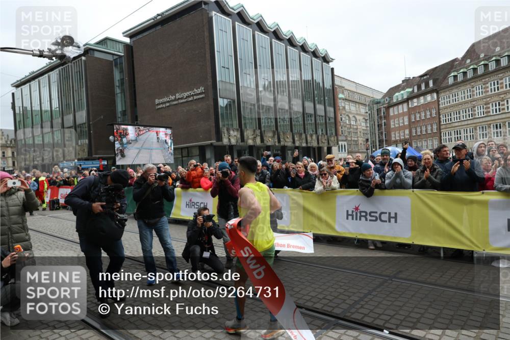 05.10.2025 - 20. swb-Marathon Bremen Yannick Fuchs http://msf.ph/oto/9264731 05.10.2025 12:04:46 Ziel 11703 meine-sportfotos.de