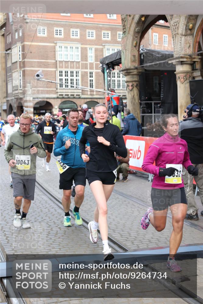 05.10.2025 - 20. swb-Marathon Bremen Yannick Fuchs http://msf.ph/oto/9264734 05.10.2025 10:50:50 Ziel 9230, 9578, 9658, 9742, 9832, 9969, 10043, 10279, 10479, 11062, 11451, 11543, 11661 meine-sportfotos.de