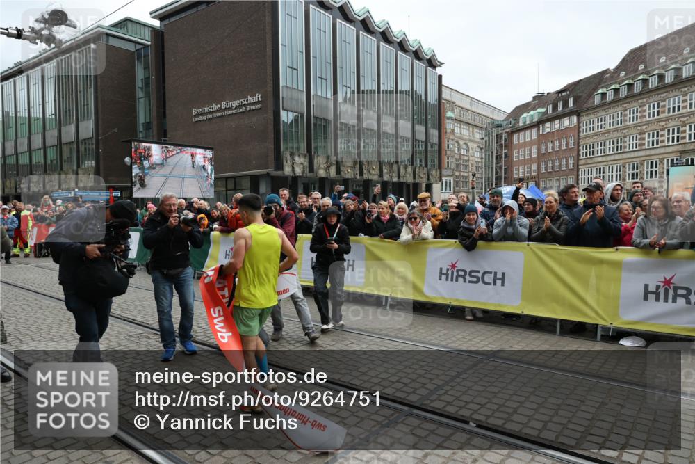 05.10.2025 - 20. swb-Marathon Bremen Yannick Fuchs http://msf.ph/oto/9264751 05.10.2025 12:04:46 Ziel 11703 meine-sportfotos.de