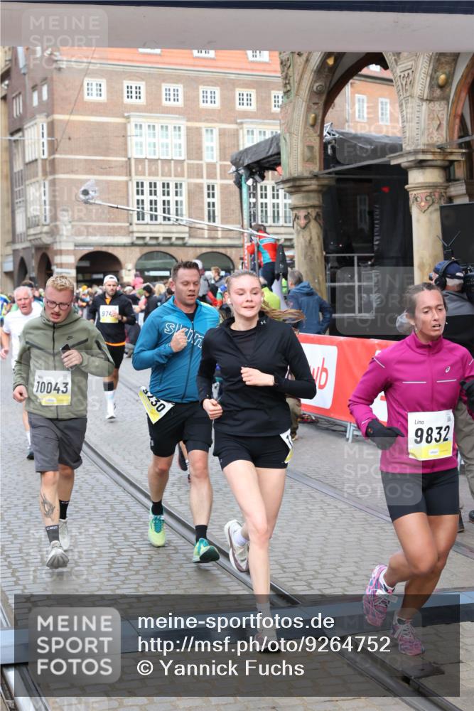 05.10.2025 - 20. swb-Marathon Bremen Yannick Fuchs http://msf.ph/oto/9264752 05.10.2025 10:50:50 Ziel 9230, 9578, 9658, 9742, 9832, 9969, 10043, 10279, 10479, 11062, 11451, 11543, 11661 meine-sportfotos.de