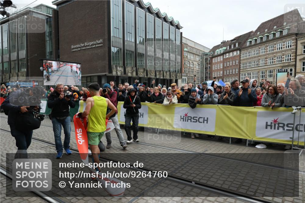 05.10.2025 - 20. swb-Marathon Bremen Yannick Fuchs http://msf.ph/oto/9264760 05.10.2025 12:04:46 Ziel 11703 meine-sportfotos.de