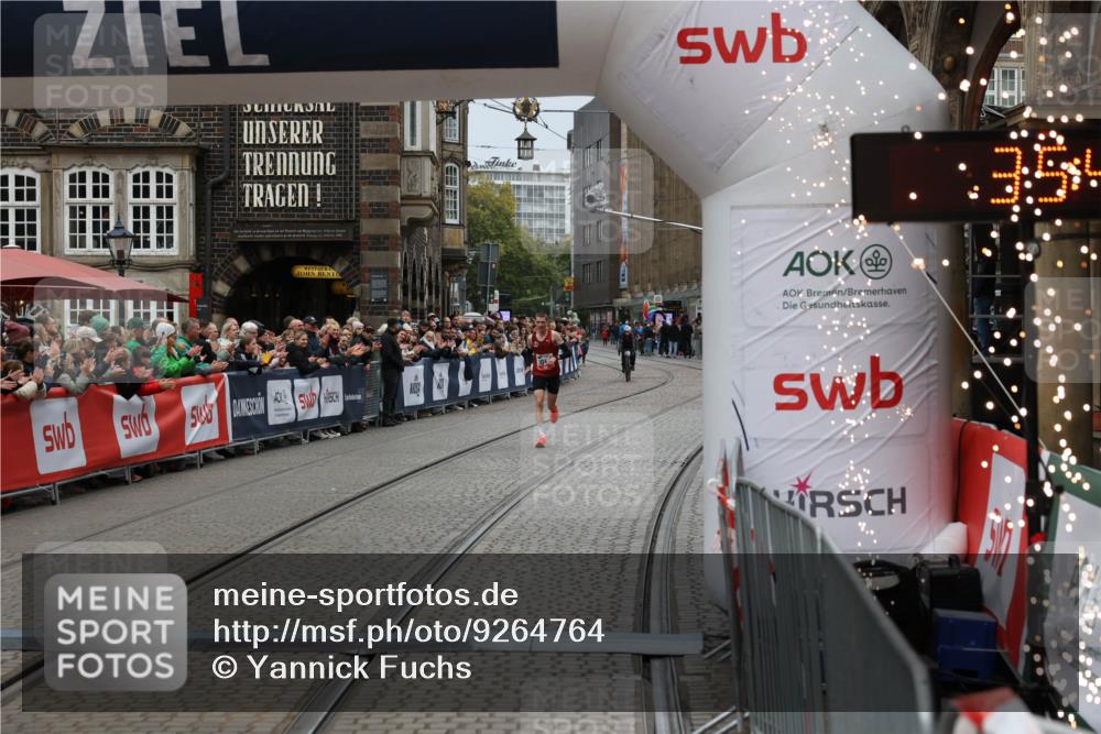 05.10.2025 - 20. swb-Marathon Bremen Yannick Fuchs http://msf.ph/oto/9264764 05.10.2025 12:06:30 Ziel 1040 meine-sportfotos.de