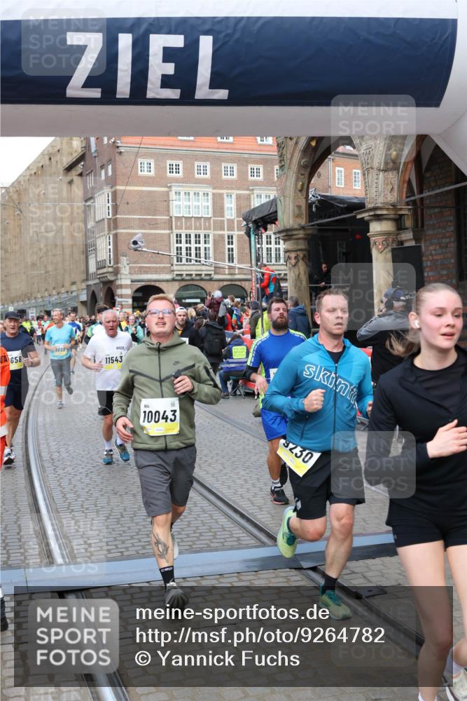 05.10.2025 - 20. swb-Marathon Bremen Yannick Fuchs http://msf.ph/oto/9264782 05.10.2025 10:50:51 Ziel 9230, 9578, 9658, 9742, 9832, 9969, 10043, 10279, 10479, 11062, 11451, 11543, 11661 meine-sportfotos.de