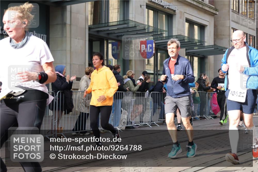 05.10.2025 - 20. swb-Marathon Bremen Strokosch-Dieckow http://msf.ph/oto/9264788 05.10.2025 11:04:22 Ziel 8111, 9394, 9532, 9610, 9623, 9750, 9765, 9771, 9812, 9866, 9915, 9927, 10278, 10422, 10451, 10485, 10531, 10532, 10557, 10674, 10684, 10869, 10891, 10956, 10964, 11035, 11196, 11315, 11427, 11542, 11546, 11615, 11636, 11704, 8111, 9394, 9532, 9610, 9623, 9750, 9765, 9771, 9812, 9866, 9915, 9927, 10278, 10422, 10451, 10485, 10531, 10532, 10557, 10674, 10684, 10869, 10891, 10956, 10964, 11035, 11196, 11315, 11427, 11542, 11546 meine-sportfotos.de