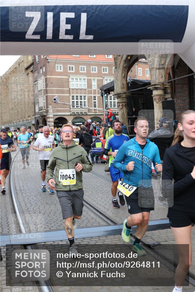 05.10.2025 - 20. swb-Marathon Bremen Yannick Fuchs http://msf.ph/oto/9264811 05.10.2025 10:50:51 Ziel 9230, 9578, 9658, 9742, 9832, 9969, 10043, 10279, 10479, 11062, 11451, 11543, 11661 meine-sportfotos.de