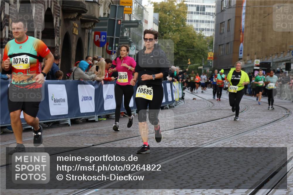 05.10.2025 - 20. swb-Marathon Bremen Strokosch-Dieckow http://msf.ph/oto/9264822 05.10.2025 11:07:33 Ziel 9306, 9780, 10037, 10585, 10650, 10749, 10776, 11159, 11584 meine-sportfotos.de