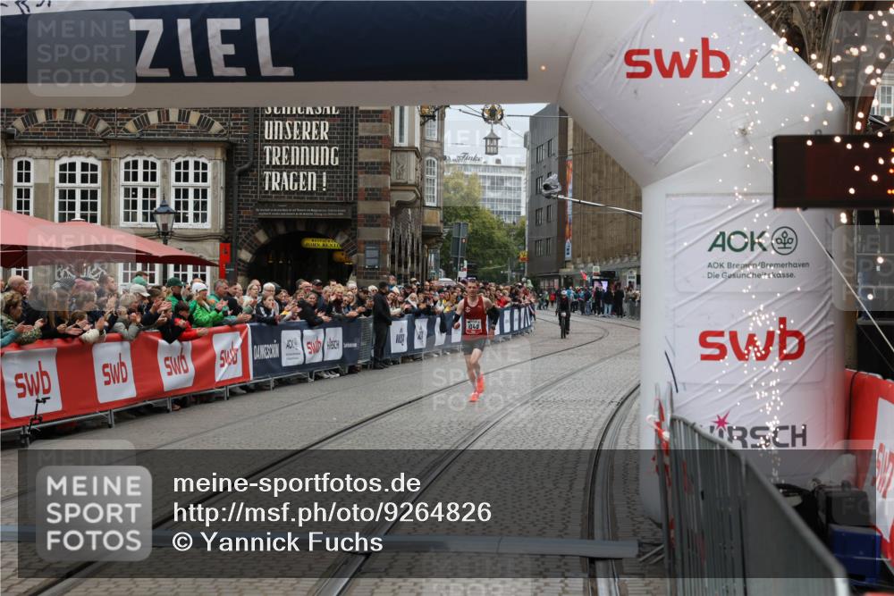 05.10.2025 - 20. swb-Marathon Bremen Yannick Fuchs http://msf.ph/oto/9264826 05.10.2025 12:06:31 Ziel 1040 meine-sportfotos.de