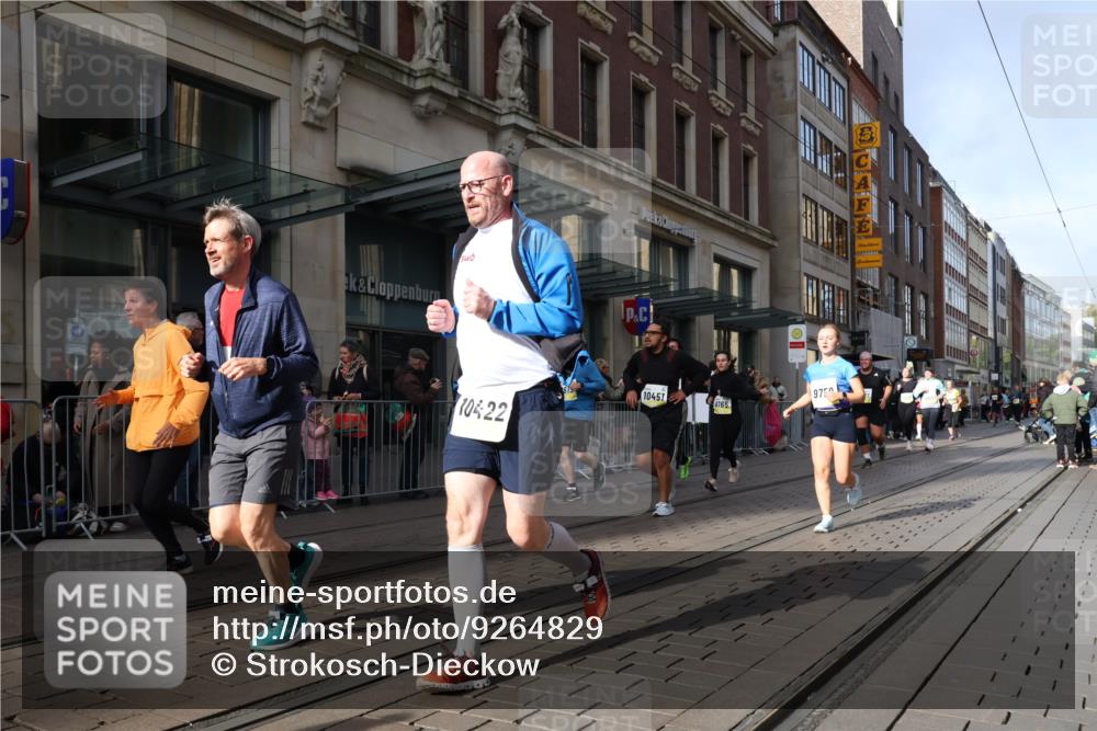 05.10.2025 - 20. swb-Marathon Bremen Strokosch-Dieckow http://msf.ph/oto/9264829 05.10.2025 11:04:23 Ziel 8111, 9394, 9532, 9610, 9623, 9750, 9765, 9771, 9812, 9813, 9866, 9915, 9927, 10278, 10422, 10451, 10485, 10531, 10532, 10557, 10674, 10684, 10869, 10891, 10956, 10964, 11035, 11196, 11315, 11427, 11542, 11546, 11615, 11636, 11704, 8111, 9394, 9532, 9610, 9623, 9750, 9765, 9771, 9812, 9813, 9866, 9915, 9927, 10278, 10422, 10451, 10485, 10531, 10532, 10557, 10674, 10684, 10869, 10891, 10956, 10964, 11035, 11196, 11315, 11427, 11542, 11546 meine-sportfotos.de