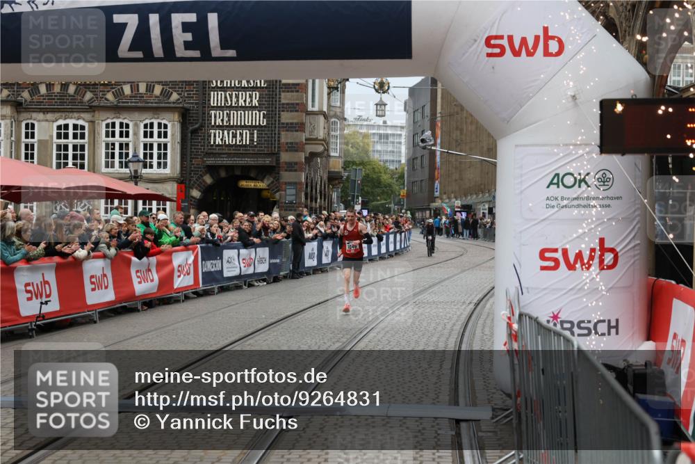 05.10.2025 - 20. swb-Marathon Bremen Yannick Fuchs http://msf.ph/oto/9264831 05.10.2025 12:06:31 Ziel 1040 meine-sportfotos.de