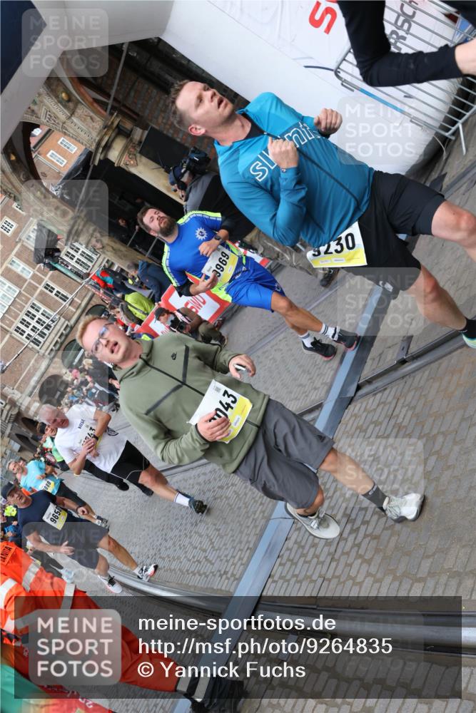 05.10.2025 - 20. swb-Marathon Bremen Yannick Fuchs http://msf.ph/oto/9264835 05.10.2025 10:50:52 Ziel 9230, 9251, 9277, 9578, 9658, 9742, 9832, 9888, 9969, 10043, 10279, 10479, 11062, 11451, 11543, 11661 meine-sportfotos.de