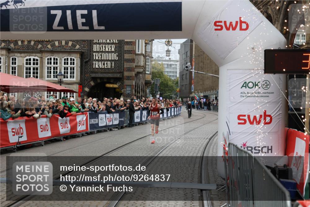 05.10.2025 - 20. swb-Marathon Bremen Yannick Fuchs http://msf.ph/oto/9264837 05.10.2025 12:06:32 Ziel 1040 meine-sportfotos.de
